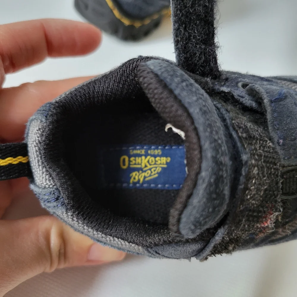 OshKosh Bgosh Suede Leather Baby Boy Sneakers Sz 4